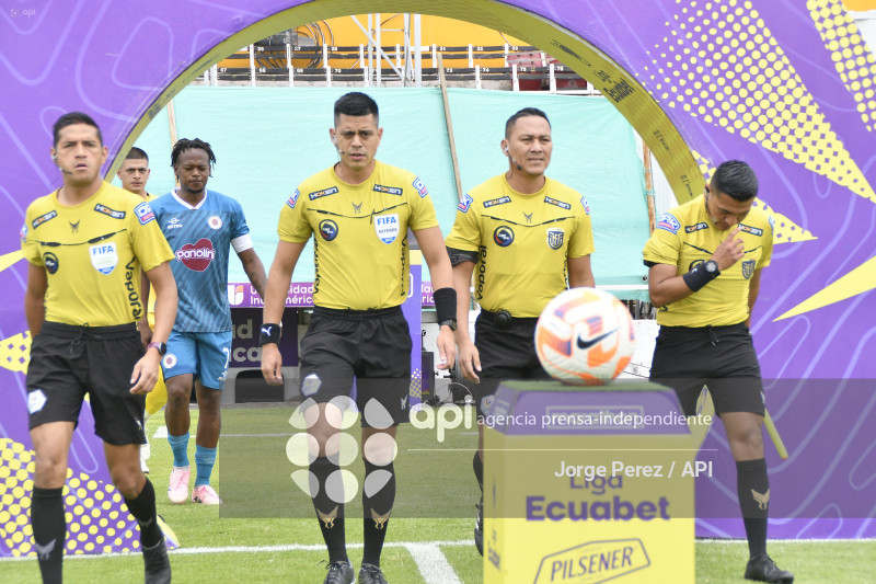 FBL LIGA ECUABET TECNICO VINO TINTO