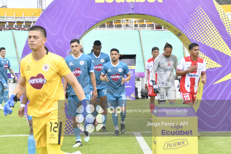 FBL LIGA ECUABET TECNICO VINO TINTO