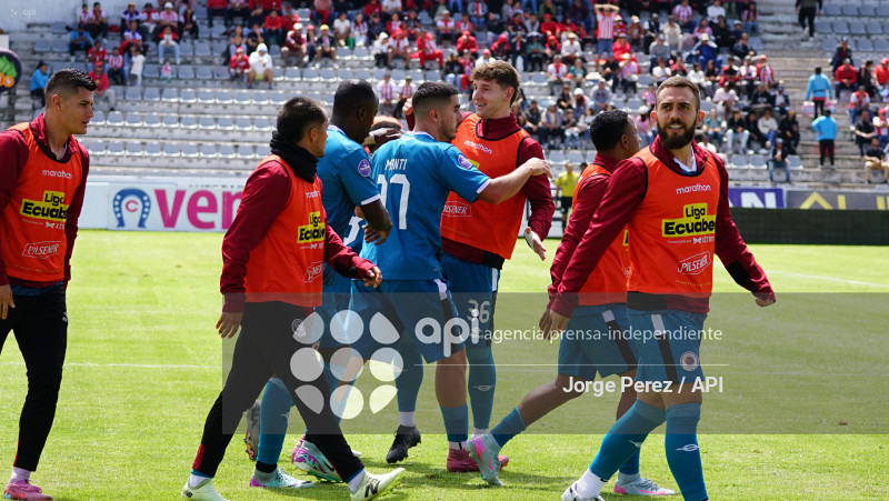 FBL LIGA ECUABET TECNICO VINO TINTO