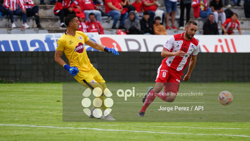 FBL LIGA ECUABET TECNICO VINO TINTO