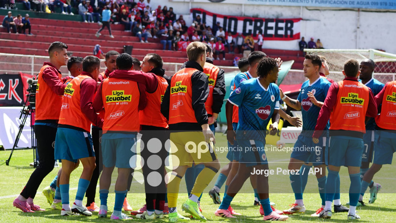 FBL LIGA ECUABET TECNICO VINO TINTO