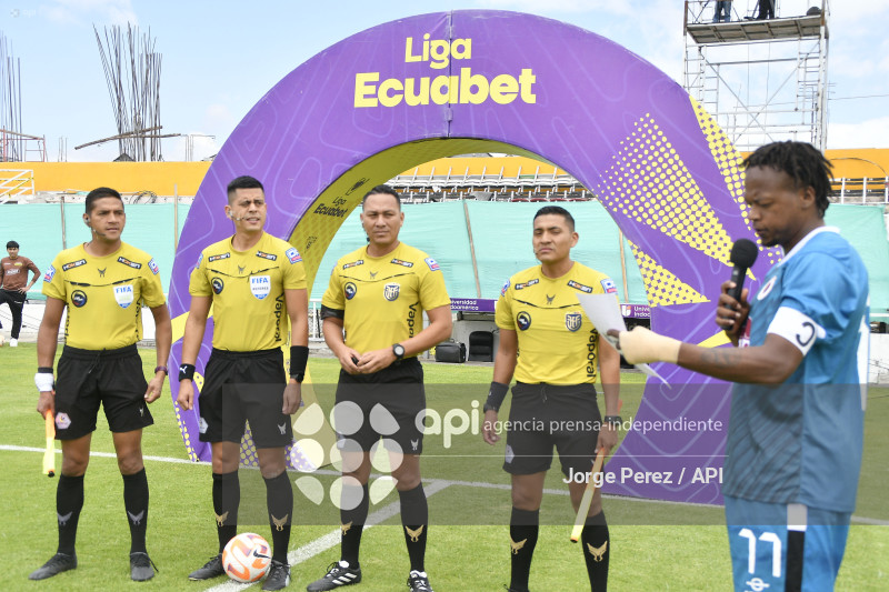 FBL LIGA ECUABET TECNICO VINO TINTO