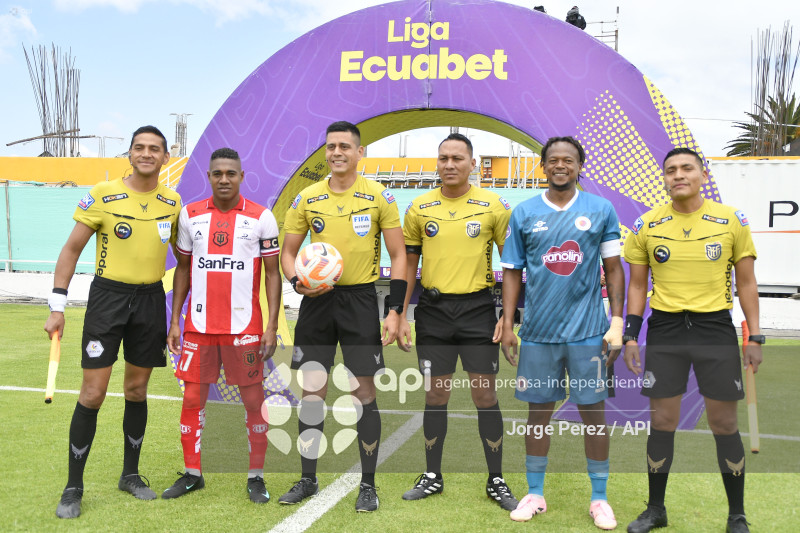 FBL LIGA ECUABET TECNICO VINO TINTO