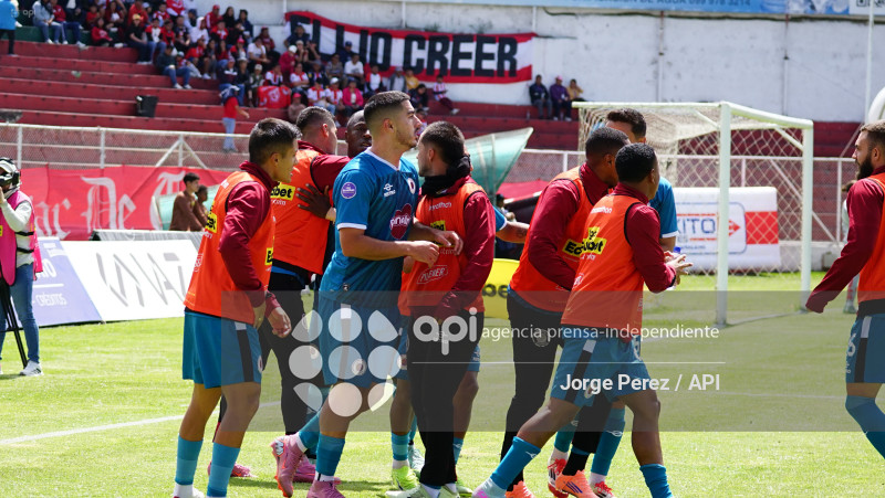 FBL LIGA ECUABET TECNICO VINO TINTO