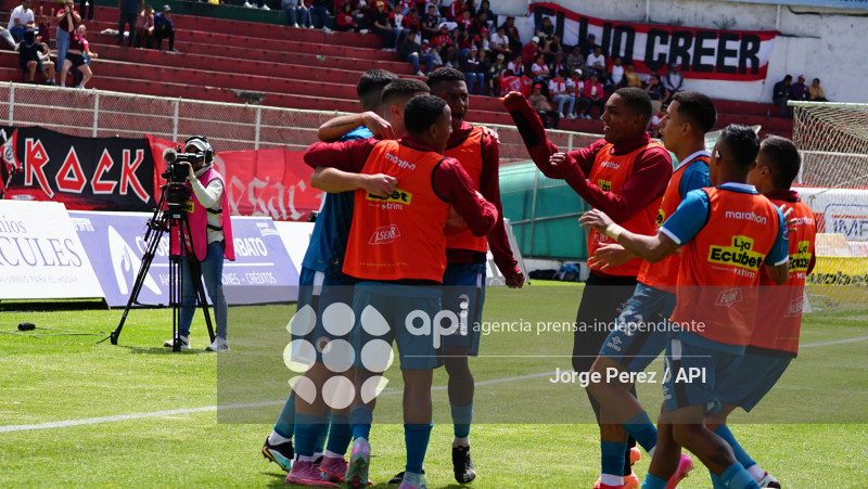 FBL LIGA ECUABET TECNICO VINO TINTO