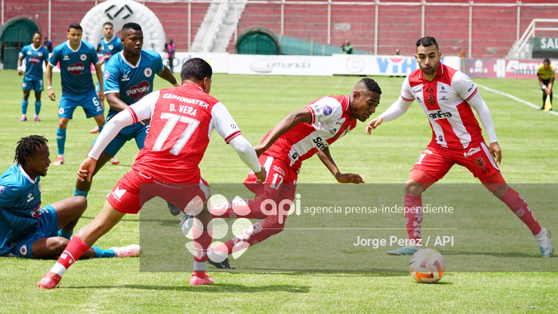 FBL LIGA ECUABET TECNICO VINO TINTO