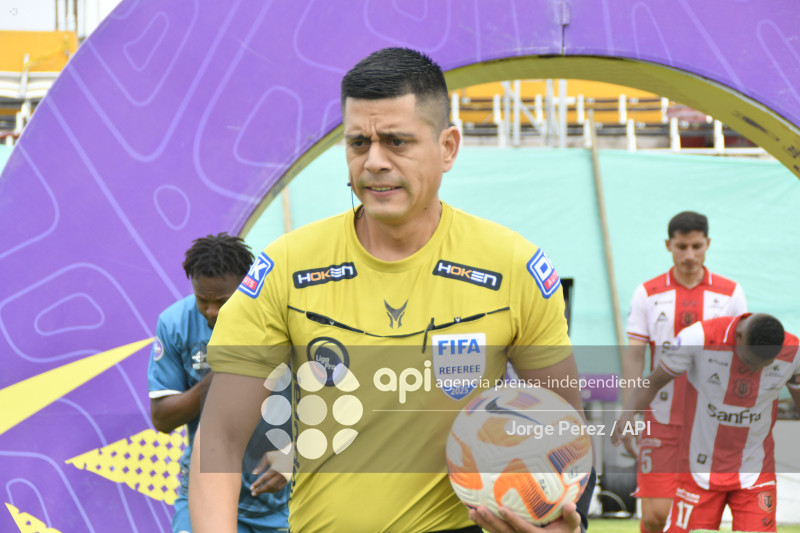 FBL LIGA ECUABET TECNICO VINO TINTO