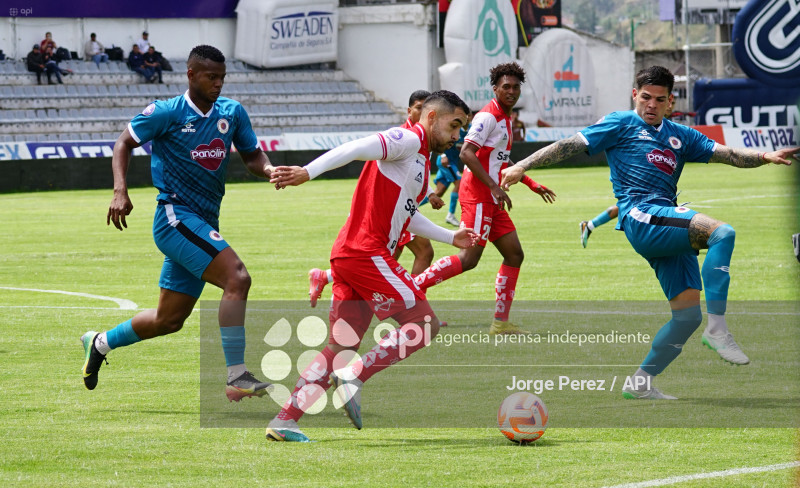FBL LIGA ECUABET TECNICO VINO TINTO