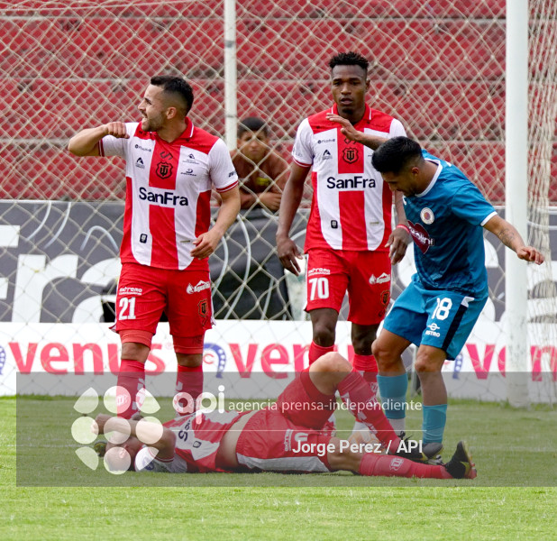 FBL LIGA ECUABET TECNICO VINO TINTO