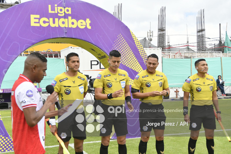 FBL LIGA ECUABET TECNICO VINO TINTO
