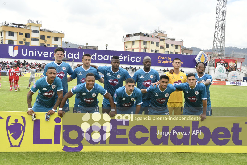 FBL LIGA ECUABET TECNICO VINO TINTO