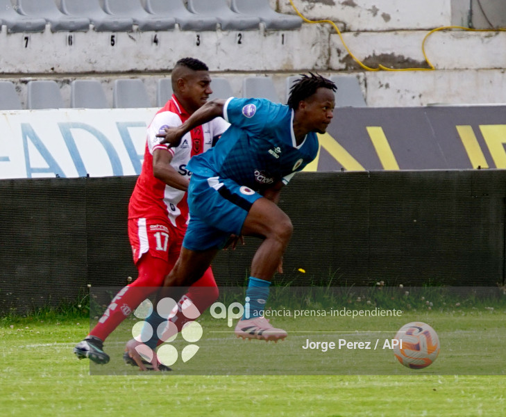 FBL LIGA ECUABET TECNICO VINO TINTO