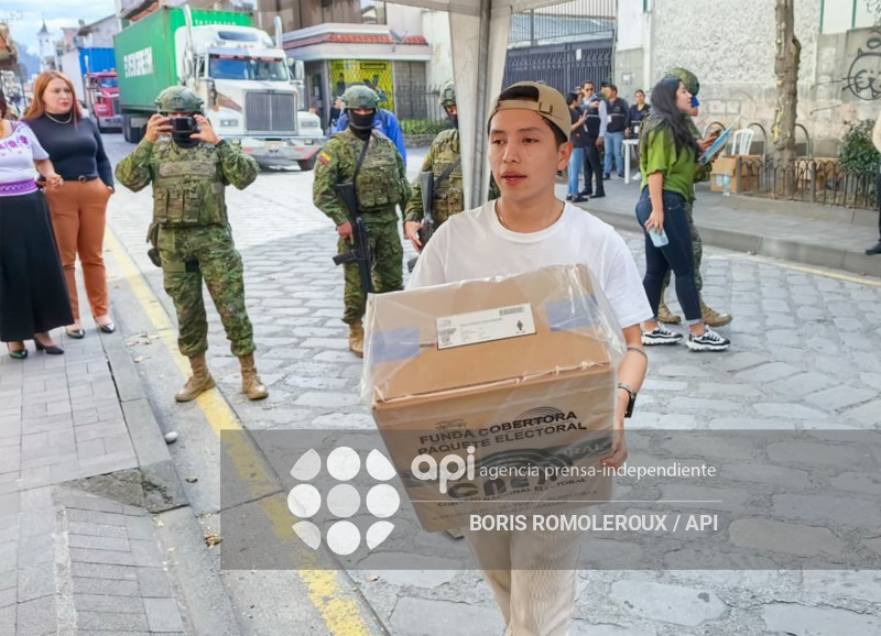 CUENCA-MATERIAL ELECTORAL-CONSULTA POPULAR