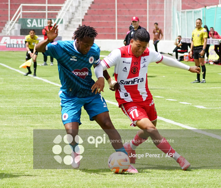 FBL LIGA ECUABET TECNICO VINO TINTO