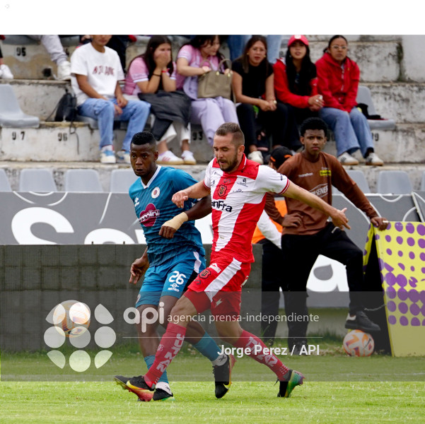 FBL LIGA ECUABET TECNICO VINO TINTO