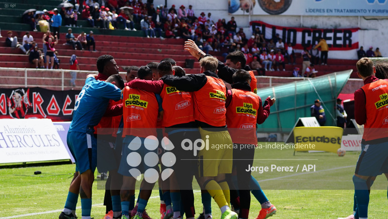 FBL LIGA ECUABET TECNICO VINO TINTO