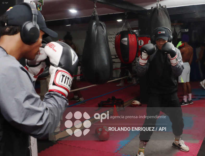 ENTRENAMIENTO DE BOXIADOR ERICK BONE