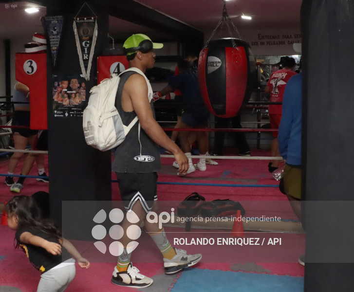 ENTRENAMIENTO DE BOXIADOR ERICK BONE