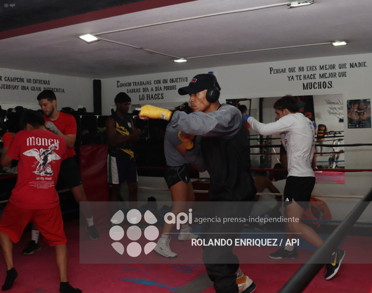 ENTRENAMIENTO DE BOXIADOR ERICK BONE