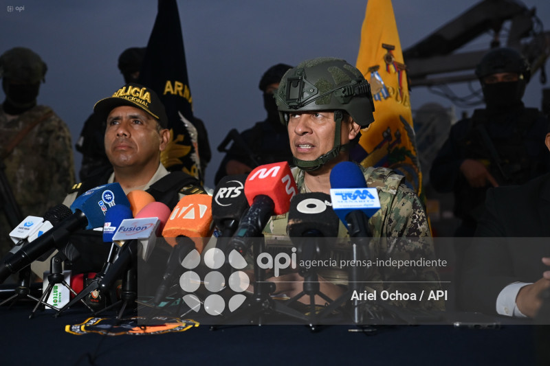 MANTA-DROGA-DETENIDOS-PUERTO