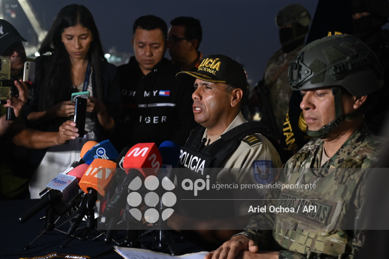 MANTA-DROGA-DETENIDOS-PUERTO