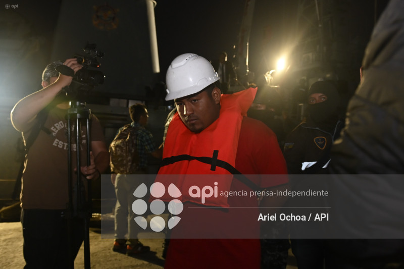 MANTA-DROGA-DETENIDOS-PUERTO