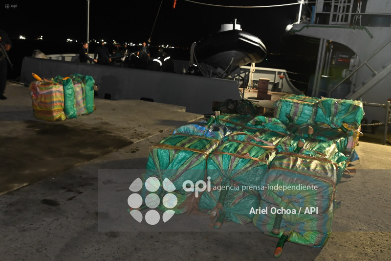 MANTA-DROGA-DETENIDOS-PUERTO