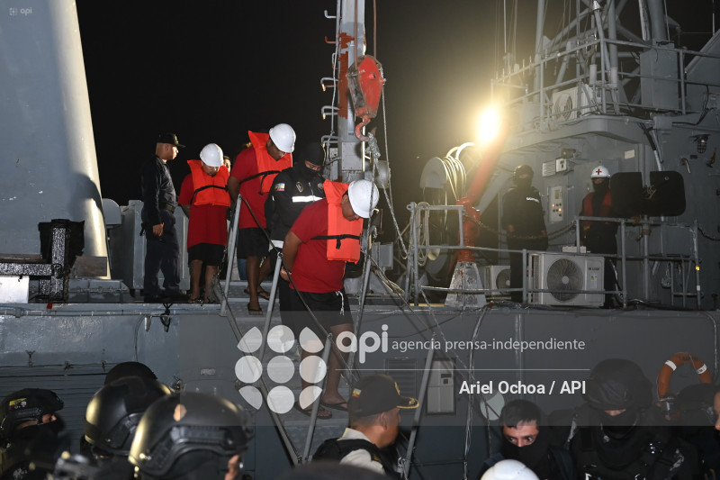 MANTA-DROGA-DETENIDOS-PUERTO