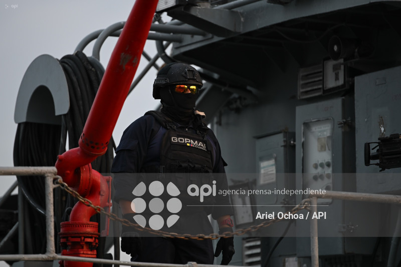 MANTA-DROGA-DETENIDOS-PUERTO