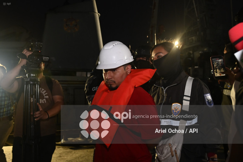 MANTA-DROGA-DETENIDOS-PUERTO