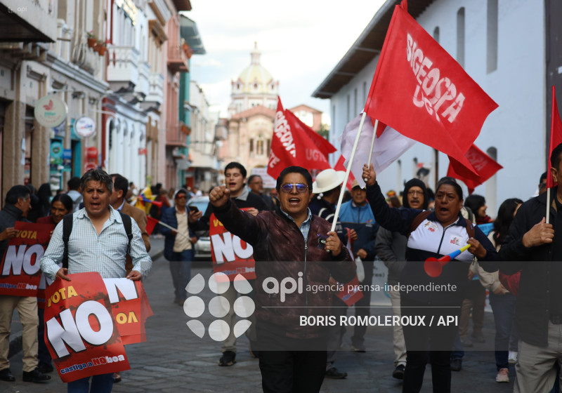 CUENCA-MARCHA EN FAVOR DEL NO-CONSULTA POPULAR