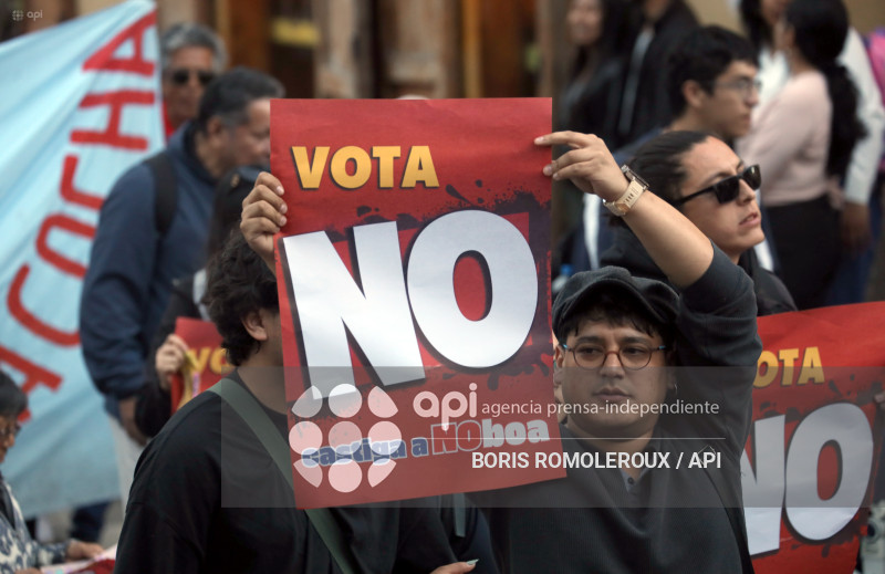 CUENCA-MARCHA EN FAVOR DEL NO-CONSULTA POPULAR