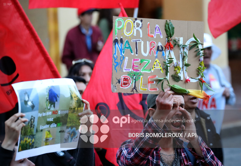 CUENCA-MARCHA EN FAVOR DEL NO-CONSULTA POPULAR