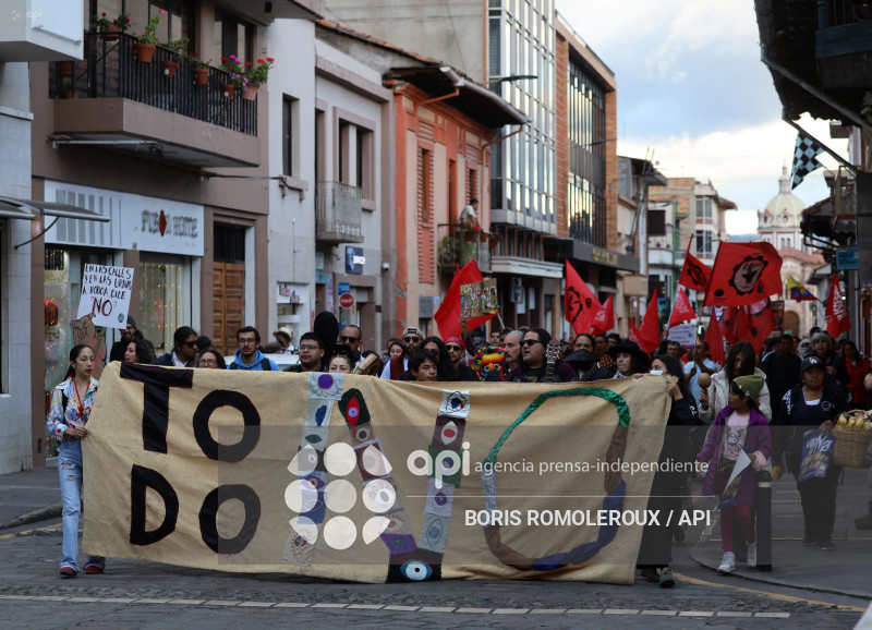 CUENCA-MARCHA EN FAVOR DEL NO-CONSULTA POPULAR