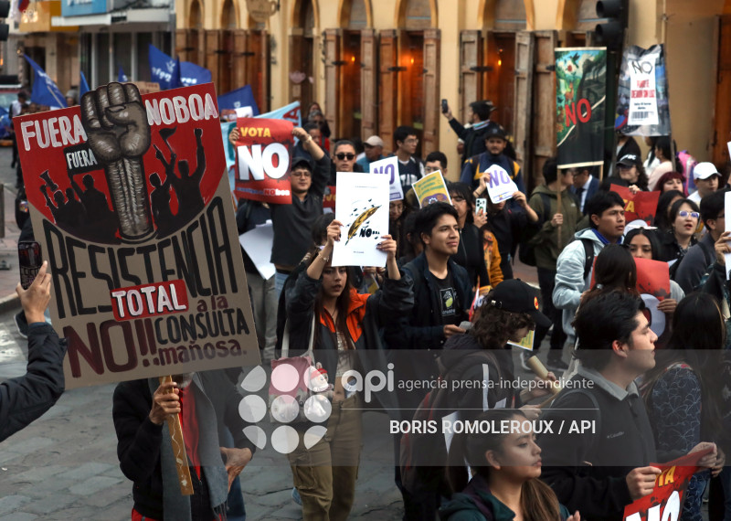 CUENCA-MARCHA EN FAVOR DEL NO-CONSULTA POPULAR