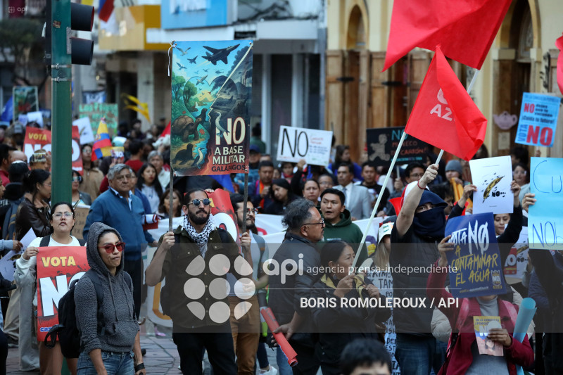 CUENCA-MARCHA EN FAVOR DEL NO-CONSULTA POPULAR