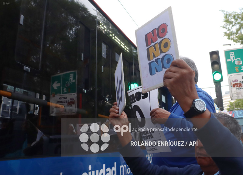 MARCHA ORGANIZACIONES SOCIALES POR EL NO