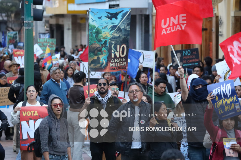 CUENCA-MARCHA EN FAVOR DEL NO-CONSULTA POPULAR