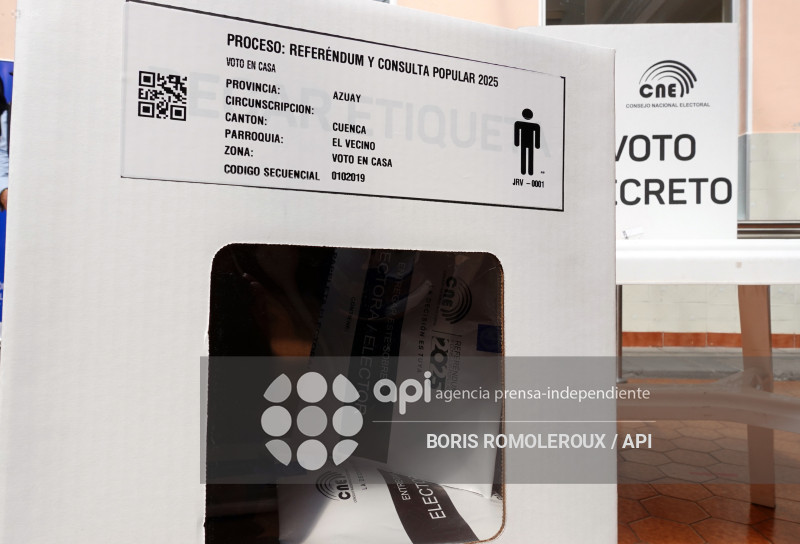 CUENCA-CONSULTA POPULAR-SUFRAGIO-VOTO EN CASA