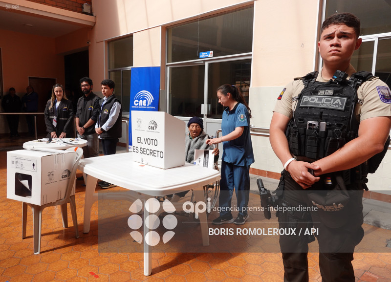 CUENCA-CONSULTA POPULAR-SUFRAGIO-VOTO EN CASA