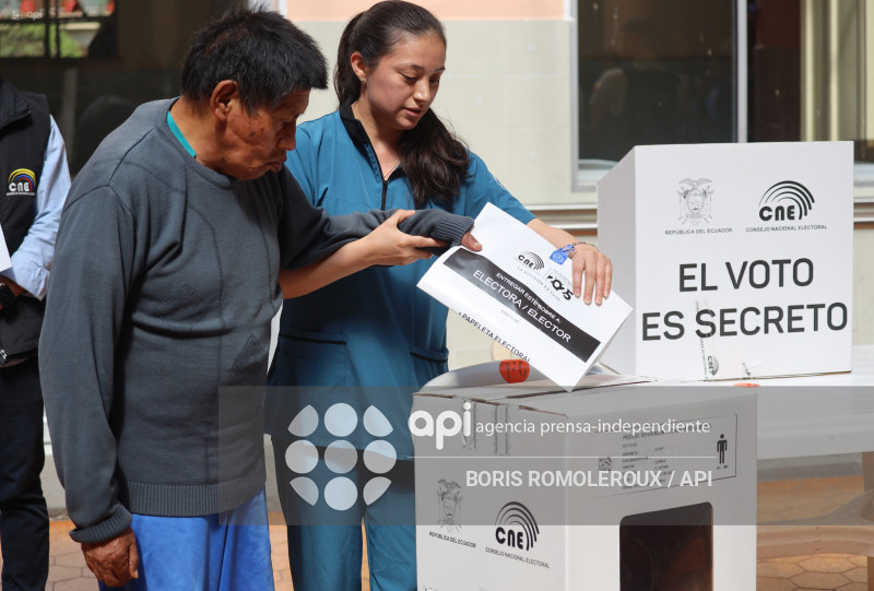 CUENCA-CONSULTA POPULAR-SUFRAGIO-VOTO EN CASA