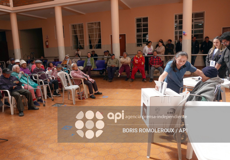 CUENCA-CONSULTA POPULAR-SUFRAGIO-VOTO EN CASA