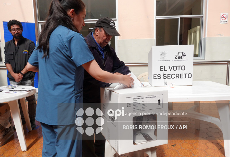 CUENCA-CONSULTA POPULAR-SUFRAGIO-VOTO EN CASA