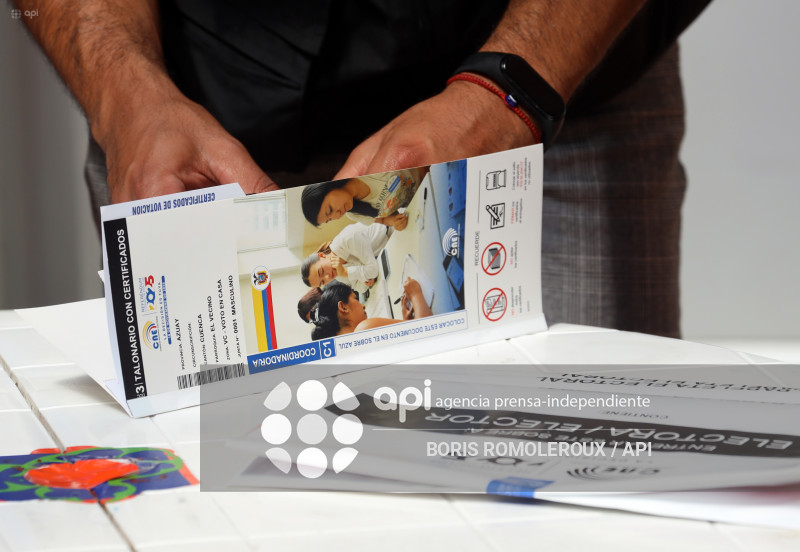 CUENCA-CONSULTA POPULAR-SUFRAGIO-VOTO EN CASA