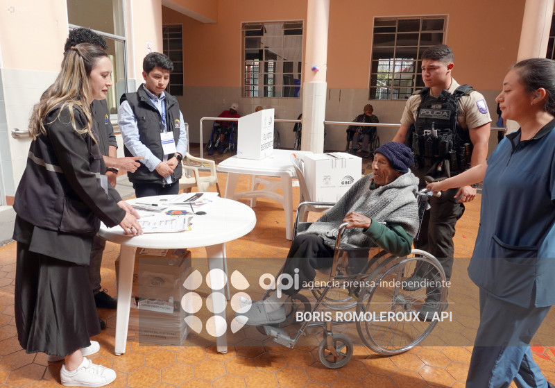 CUENCA-CONSULTA POPULAR-SUFRAGIO-VOTO EN CASA