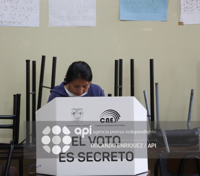 UIO REFERENDUM Y CONSULTA POPULAR 2025