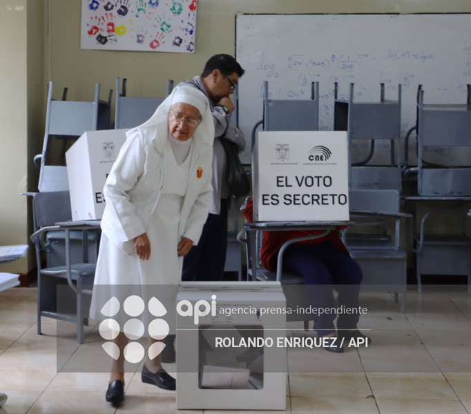 UIO REFERENDUM Y CONSULTA POPULAR 2025