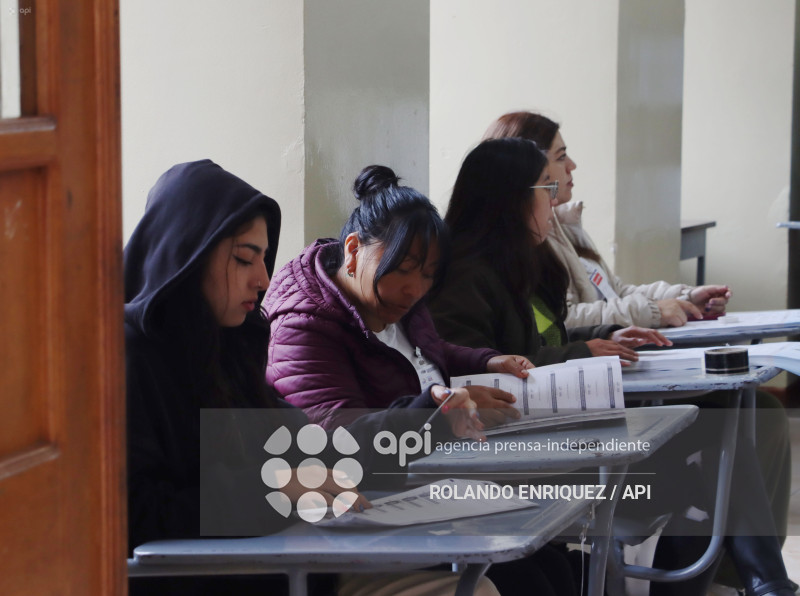 UIO REFERENDUM Y CONSULTA POPULAR 2025