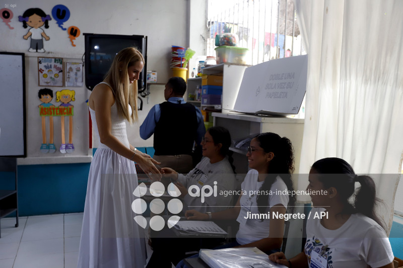 Lavinia Valbonesi REFERÉNDUM Y CONSULTA POPULAR 2025