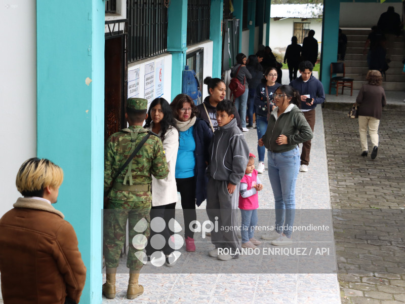UIO REFERENDUM Y CONSULTA POPULAR 2025